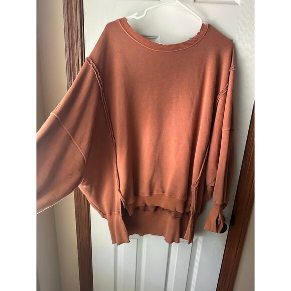 Free people with the free Camden sweatshirt - Picture 7 of 8